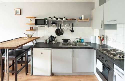 Wimbledon Apartment | 2BD Flat by Common & Village - Wimbledon, Zone 3