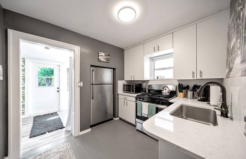 Lake Worth House | 2BD Historic Lake Worth Cottage Walk to Lake Ave