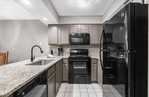 Indian Point Condo | 2BD Lake Condo with Resort Amenities and Ticket Deals!