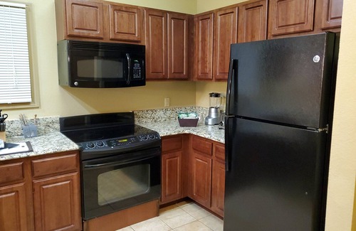 Pennington Bend Condo | 2BD Lock-Off/Nashville - Kitchen, Pool, Hot tub!