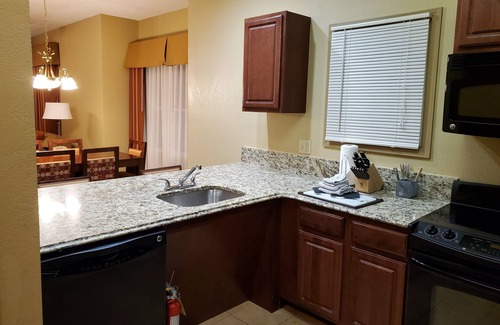 Pennington Bend Condo | 2BD Lock-Off/Nashville - Kitchen, Pool, Hot tub!