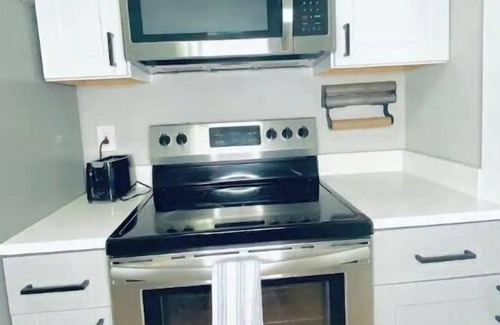 Lents House | 2BD modern unit downtown Lents in Portland.