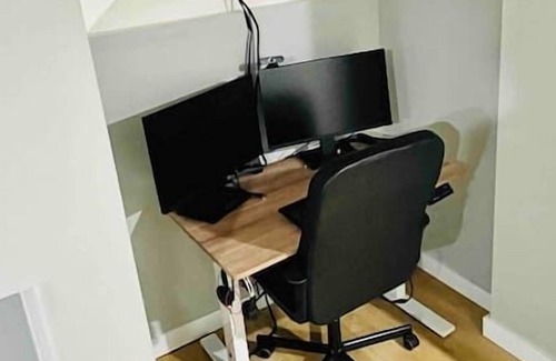 North Beacon Hill House | 2BD Orcas Lodge · 2BD Modern Getaway | Peloton | Dual Monitors