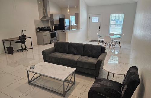 Central City Apartment | 2BD-RemoteWork-Extd Stay Discounts-PetsOK-Central