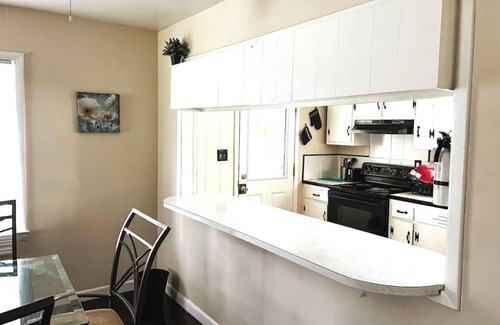 College Park House | 2Bd Townhome w No Extra Fees+Office Space+FULL Kitchen+Digital TV+Bean Chair+WD