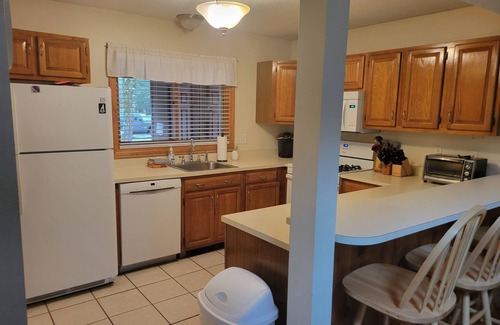 North Woodstock House | 2BD townhouse in Deer Park