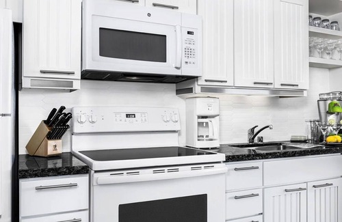 Las Vegas Condo | 2BD/Vegas - Margarita Maker, Kitchen, W/D, Hot Tub