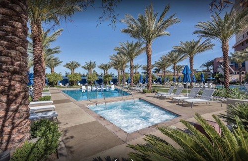 Las Vegas Condo | 2BD/Vegas - Margarita Maker, Kitchen, W/D, Hot Tub