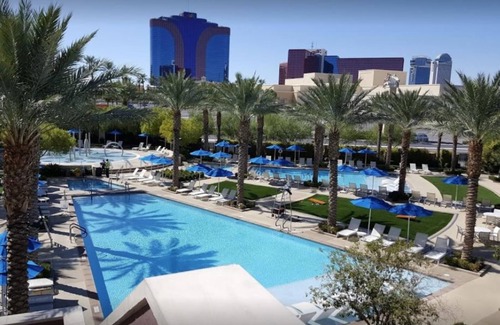 Las Vegas Condo | 2BD/Vegas - Margarita Maker, Kitchen, W/D, Hot Tub