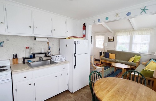 Wellfleet Cottage | 2BD Waterfront Cottage at Mayo Beach-Private Association Bay Beach, Walk to Town Pier