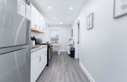 Del Mar Apartment | 2BDR+Extd Stay Discounts+Central+RemoteWork