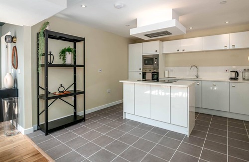 South Hampstead Apartment | 2BDR Industrial-Loft Styled Duplex in South Hampstead