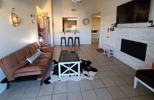 Sunrise Manor Apartment | 2bed 1 bath condo near Nellis afb & the strip