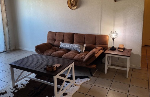 Sunrise Manor Apartment | 2bed 1 bath condo near Nellis afb & the strip