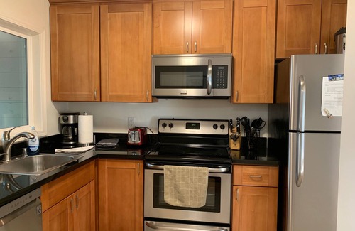 Linfield Oaks House | 2Bed/1Bath Town House near Stanford and Palo Alto