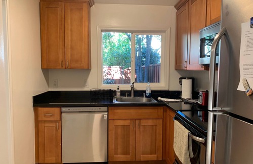 Linfield Oaks House | 2Bed/1Bath Town House near Stanford and Palo Alto