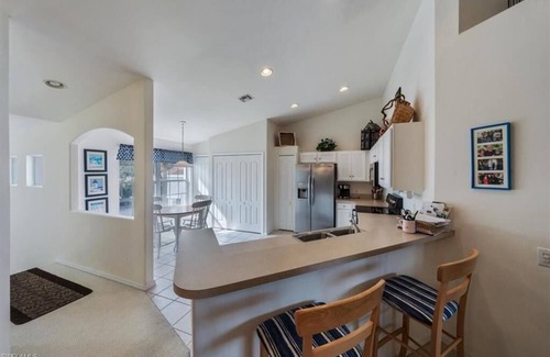 Bonita Springs Condo | 2bed/2 bath Condo with Stunning Lake & Golf Views