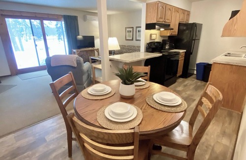 Eagle River Condo | 2Bed, 2Bath on Eagle River Chain of Lakes, Boat Slip Included