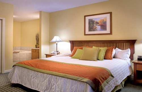 Sevierville Resort | 2Bed/2Bath - Smoky Mountains Retreat! Gorgeous Views, Pools, + More!