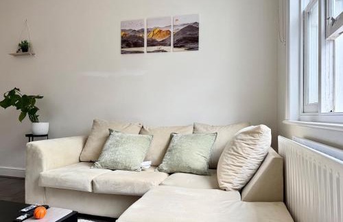 London City Centre Apartment | 2Bed Apartment-Sleeps 4 Pets Ok & Balcony