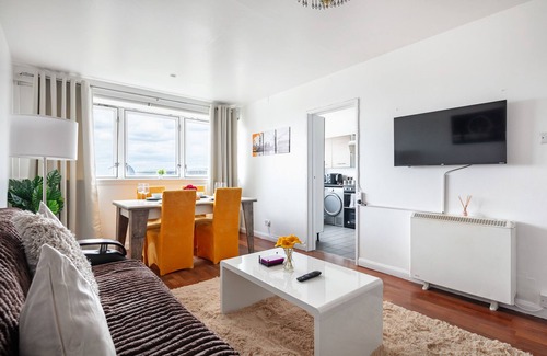 Highbury West Apartment | 2bed Gem steps from Arsenal Stadium