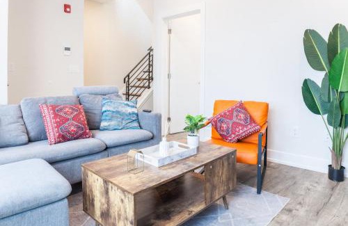 North Philadelphia East Apartment | 2bed2bath-wdqueenbedworkdesk