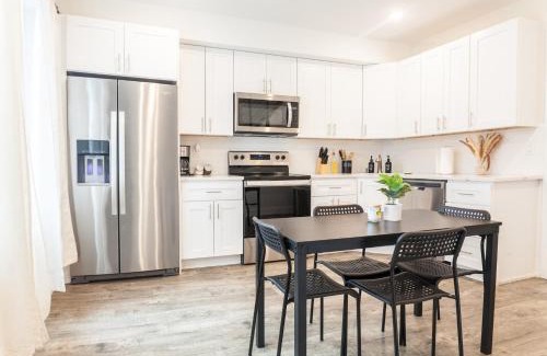 North Philadelphia East Apartment | 2bed2bath-wdqueenbedworkdesk