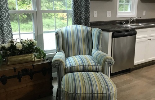 Pittsburg Cottage | 2Bedroom, 1.5Bath Cottage at Beautiful Wood Creek Lake, Near Wood creek Marina.