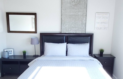 Southcenter Apartment | 2bedroom/Airport/Healthcare/Remote Workers