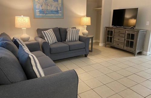 Panama City Apartment | 2BR, 1 Bath Apartment in Historic St Andrews Pet Friendly
