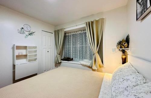 Renfrew-Collingwood House | 2BR 1BA Guest Suite with King Bed - Free Parking - Renfrew Station - Central Location