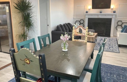 Mid-Wilshire House | 2br/1ba Mid-Wilshire Hideaway— Where LA Comes Together. Quiet, central retreat.