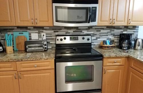 Gulf Gate Estates Apartment | 2BR/1BA Vacation Rental - Sienna Park