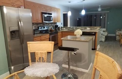 Gulf Gate Estates Apartment | 2BR/1BA Vacation Rental - Sienna Park