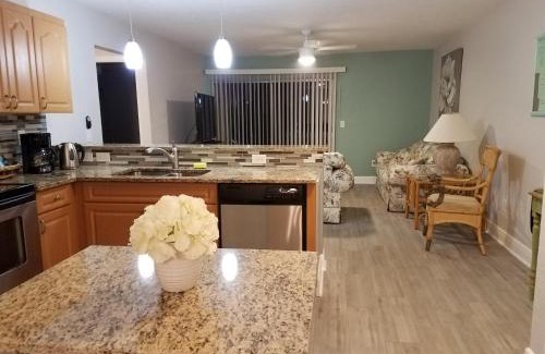 Gulf Gate Estates Apartment | 2BR/1BA Vacation Rental - Sienna Park