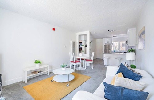 Central Berkeley Apartment | 2BR/2BA Apt Nr UC Berkeley | 4 Beds & Free Parking