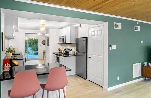 Lake Worth House | 2br/2ba Beach Bungalow with expansive backyard.