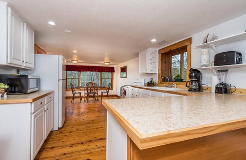 Nashville Cabin | 2BR, 2BA cabin