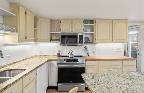 Gloucester House | 2BR/2BA Harborside Home · Fenced Backyard · Ocean View ·Walk to Rocky Neck+Beach