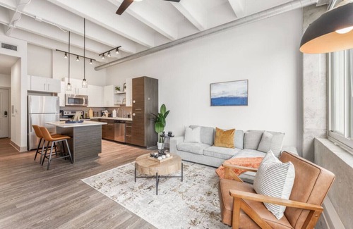 Peachtree Center Apartment | 2BR 2BA Highrise | 1 King and 1 Queen Bed | Downtown ATL