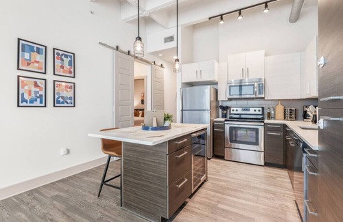 Peachtree Center Apartment | 2BR 2BA Highrise | 1 King and 1 Queen Bed | Downtown ATL