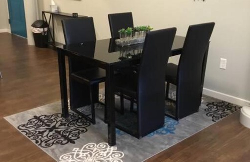 Downtown Kansas City Hotel | 2BR 2BA Loft In Historic Downtown KC