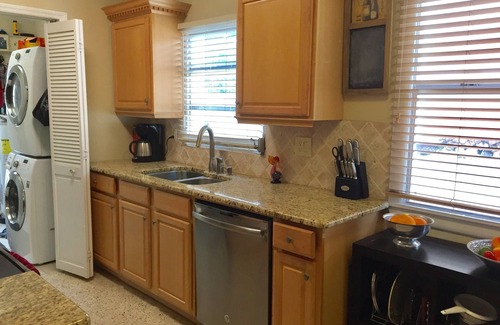 St. Petersburg - Clearwater House | 2BR+2BA PET FRIENDLY HOME w/ BACKYARD OASIS