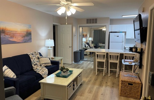 Caine Woods Condo | 2BR 2BA Quiet North OCMD Condo+Hot Tub+Beach+Pool