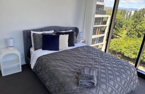 Reid Apartment | 2BR-2BR-2Cars -CBD-Pool-sleeps 6