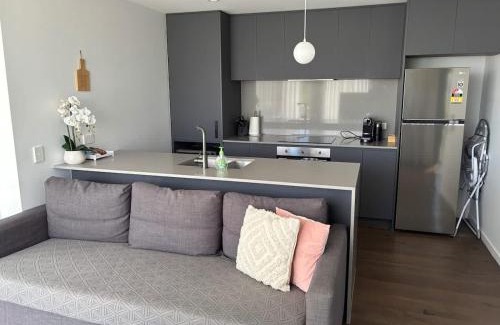 Reid Apartment | 2BR-2BR-2Cars -CBD-Pool-sleeps 6