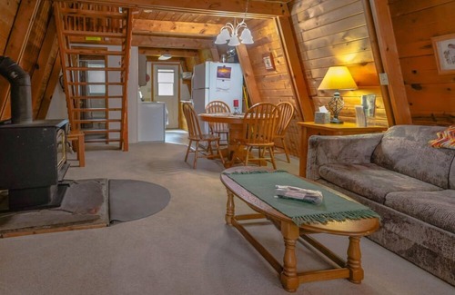 Heber Cabin | ★2BR A-frame Cabin in Forest/by Trails and Lakes★