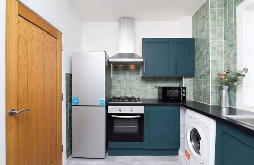 Dunfermline Apartment | 2BR Apartment-Free Parking