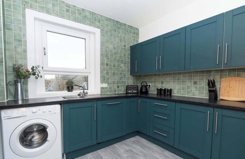 Dunfermline Apartment | 2BR Apartment-Free Parking
