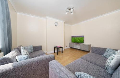 Harlington Apartment | 2BR Apartment near Heathrow Airport